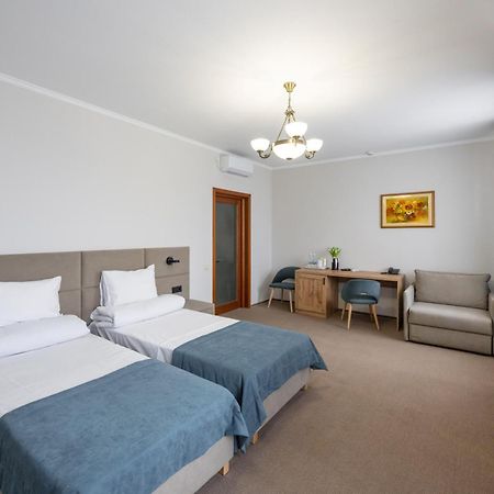 Stanislaviv Hotel Ivano-Frankivsk Luaran gambar