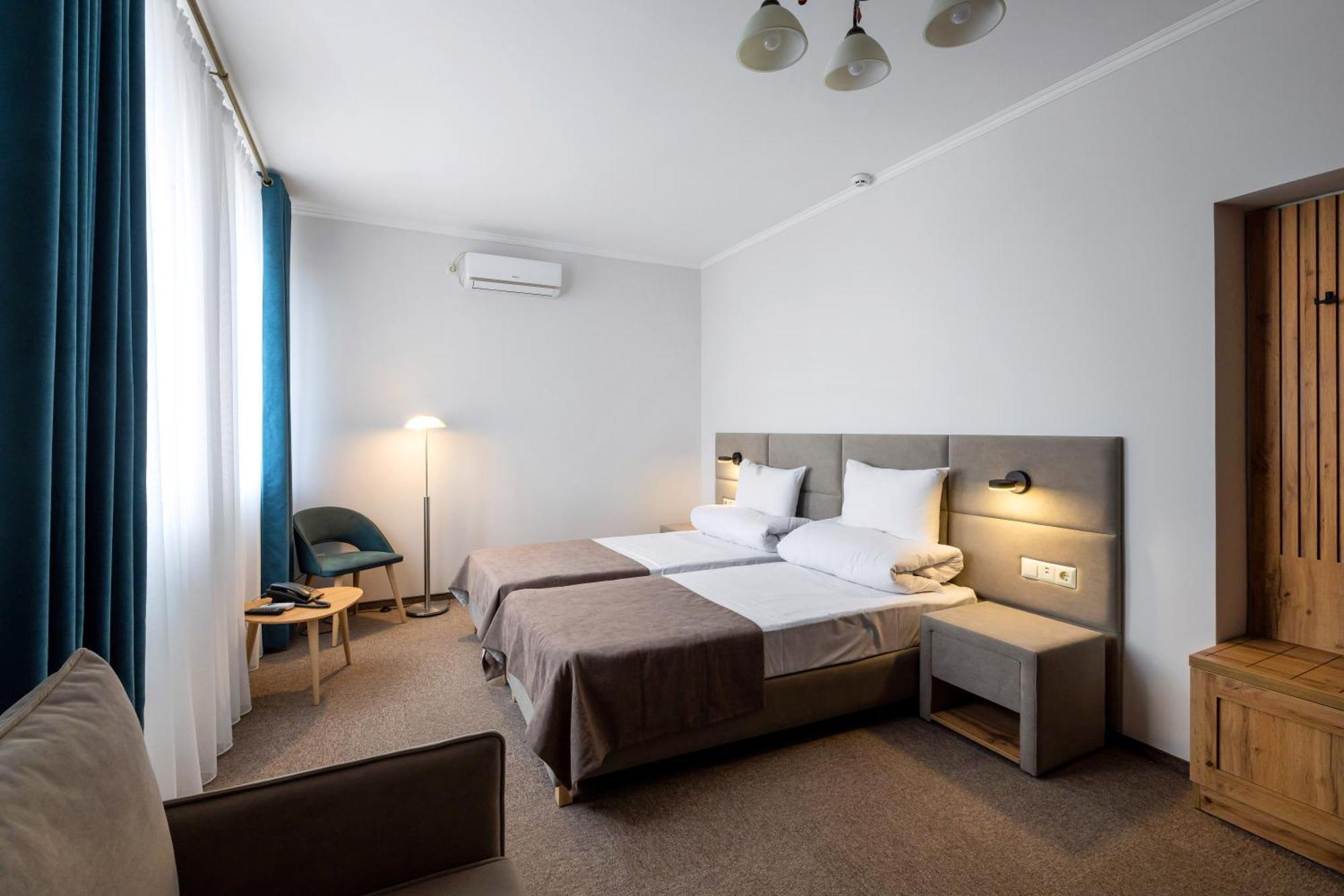 Stanislaviv Hotel Ivano-Frankivsk Luaran gambar