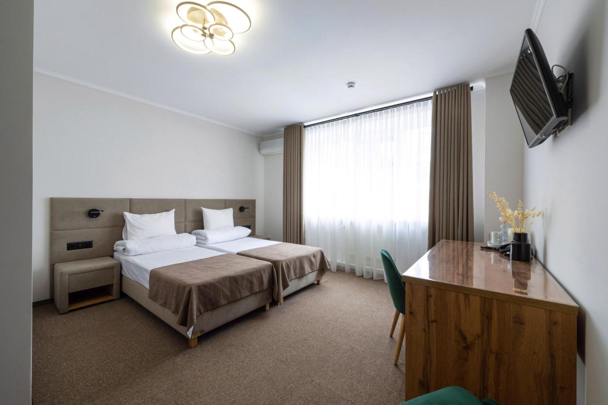 Stanislaviv Hotel Ivano-Frankivsk Luaran gambar