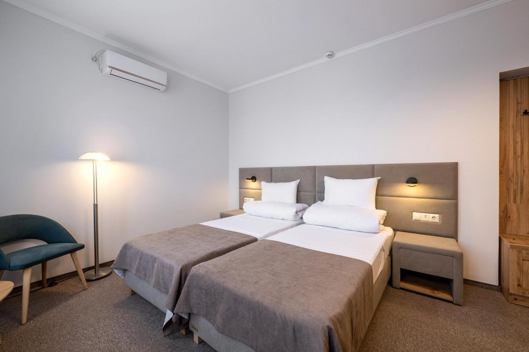 Stanislaviv Hotel Ivano-Frankivsk Luaran gambar