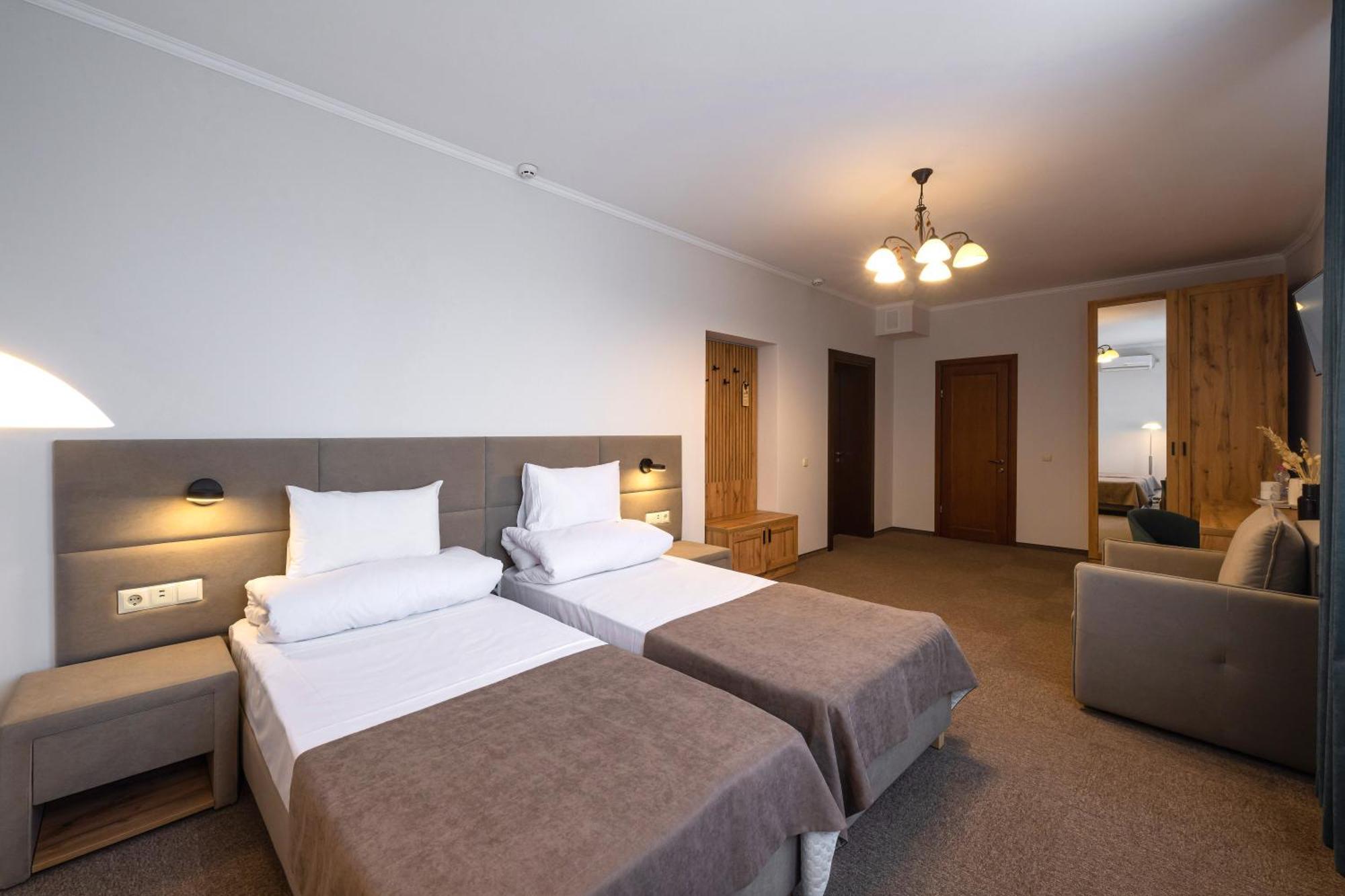 Stanislaviv Hotel Ivano-Frankivsk Luaran gambar