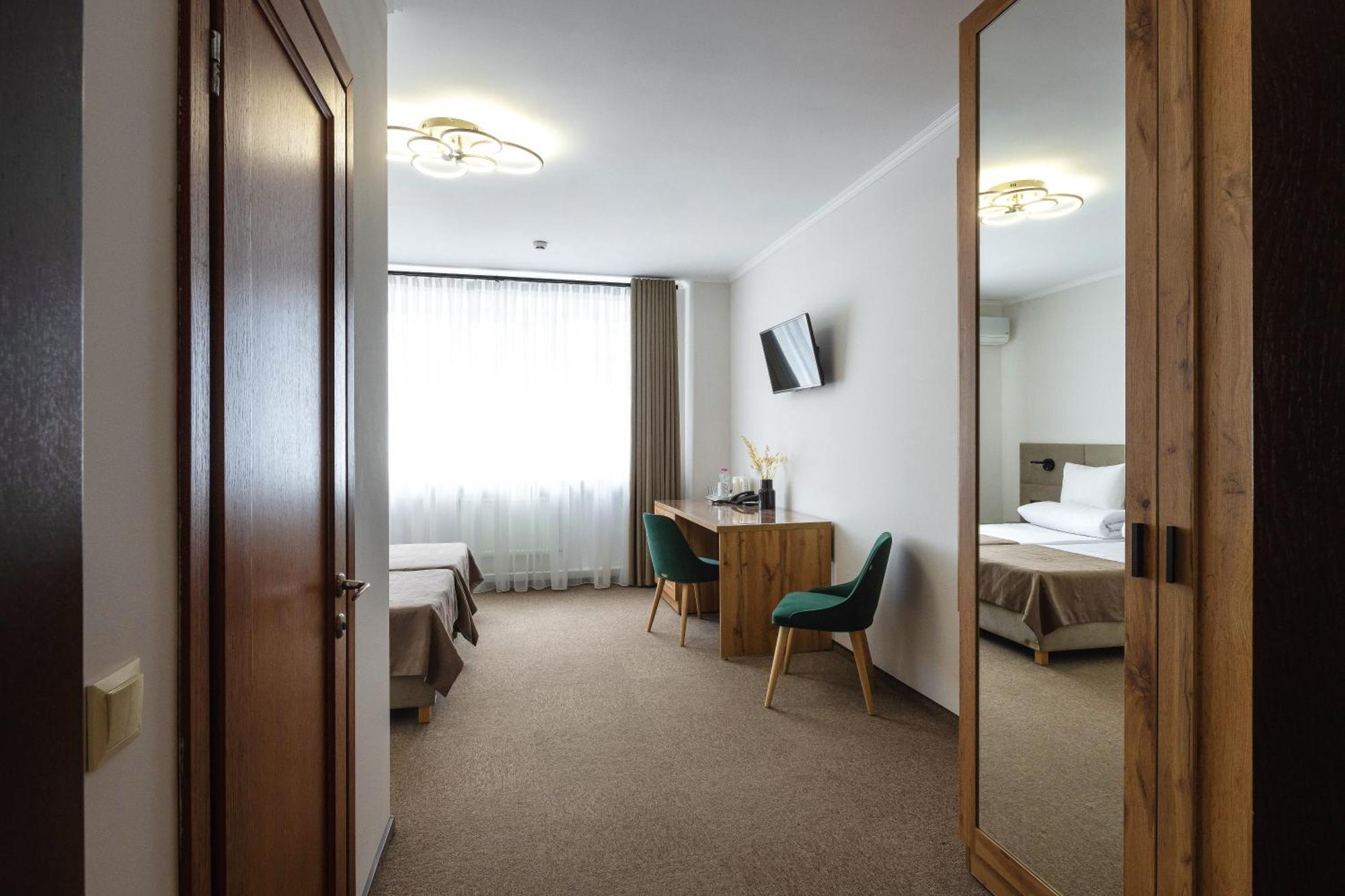 Stanislaviv Hotel Ivano-Frankivsk Luaran gambar